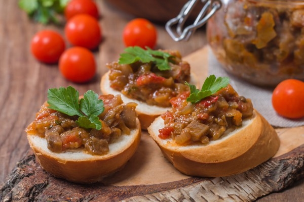 Икра из осенних овощей в мультиварке: три вкусные идеи