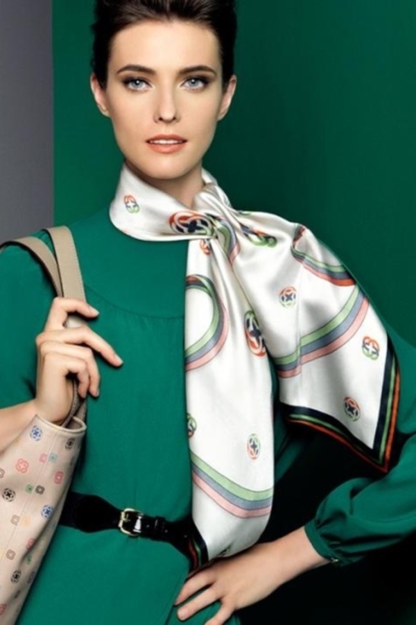 Как красиво завязать платок на шее: ТОП-3 стильные идеи