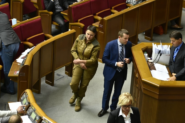 Надежда Савченко удивила новым нарядом в Раде