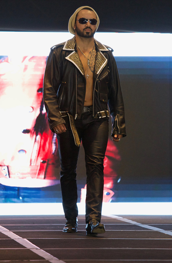 Michael Lombard поразил публику оригинальными кожаными куртками