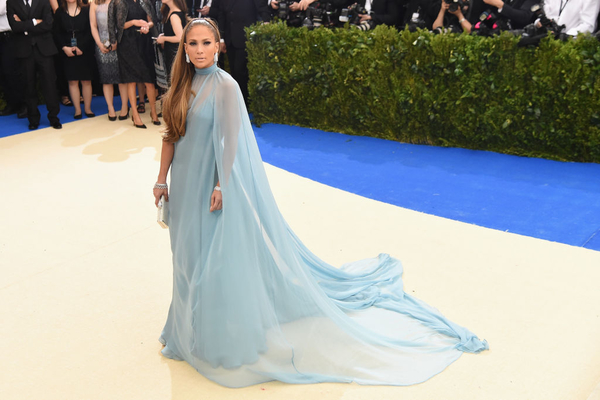 Ненакрашенная Дженнифер Лопес попросила о помощи