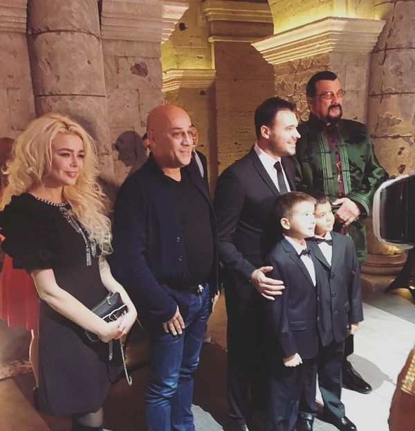 Гросу засветилась в Москве с запрещенным в Украине Сигалом