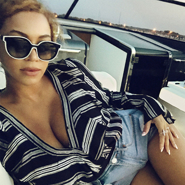 Бейонсе поделилась романтическим снимком с отдыха на яхте