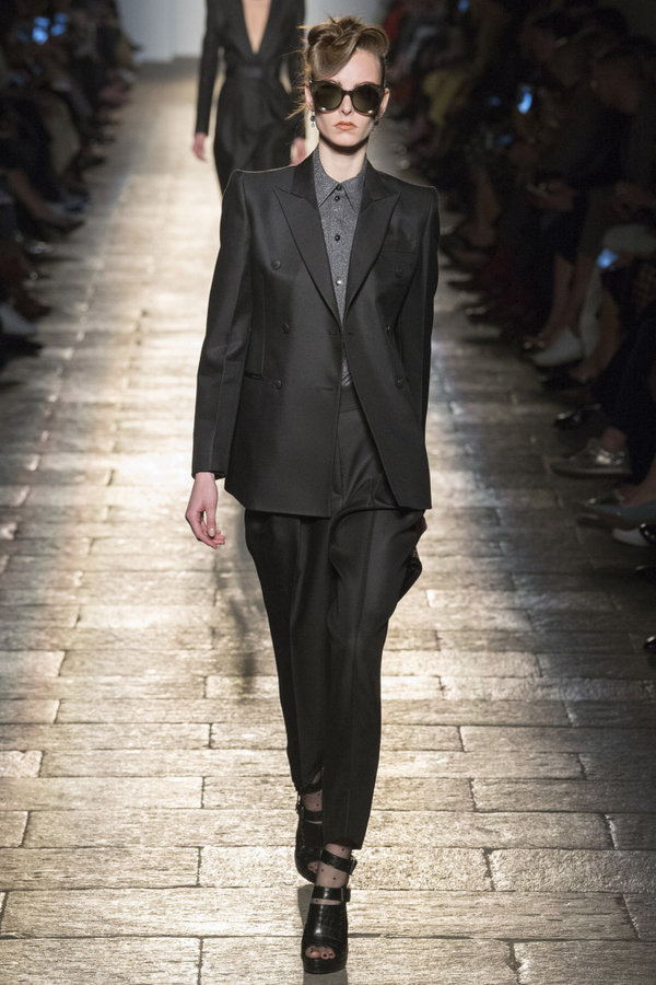 Встречай осень в стильном образе: женские брючные костюмы стали трендом сезона