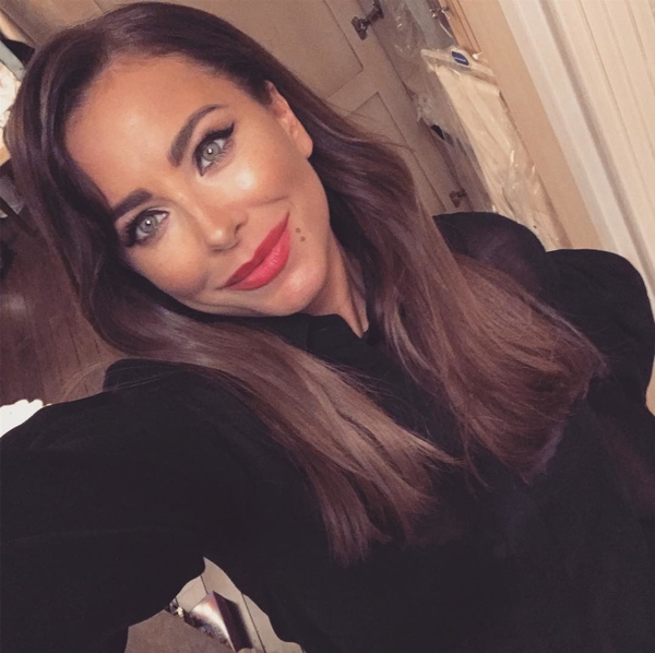 Семейная идиллия: Ани Лорак показала отдых с мужем и дочерью