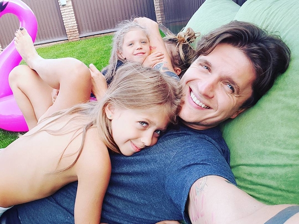 День рождения Анатолия Анатолича: семейные фото телеведущего