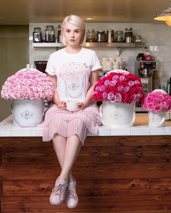 Мика Ньютон выходит замуж за американца