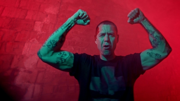 BRUTTO вспомнили дворовую юность в новом клипе на песню Папяроска