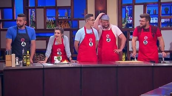 МастерШеф 7 сезон девятый выпуск: сразу вся команда получила черные фартуки