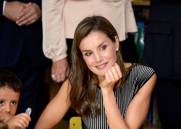 Королева Испании Летиция вышла в свет в платье Zara