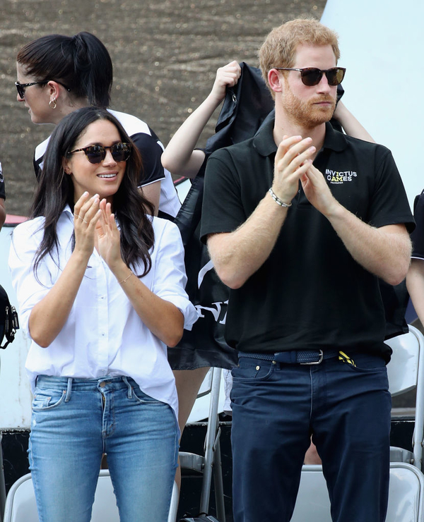 Папарацци запечатлели, как принц Гарри целует Меган Маркл