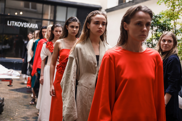 Лилия Литковская и Алан Бадоев удивили гостей показа необычной задумкой