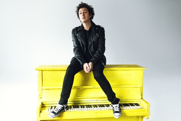 Полуничне небо: Pianoбой выпустил чувственную песню о любви