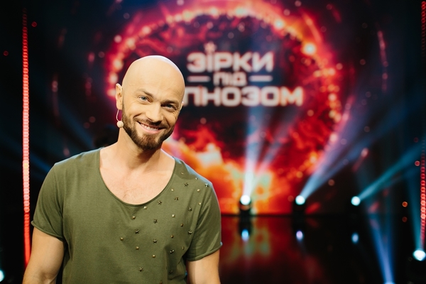 Влад Яма воровал полотенца и загорал топлес посреди торгового центра