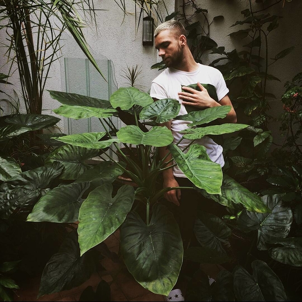 Участник проекта Топ-модель по-украински расплакался из-за цветов