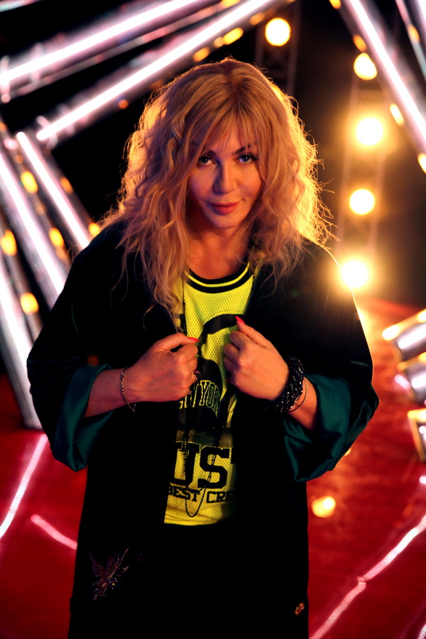 Сюрприз, сюрприз: Ирина Билык спела в кафе для мужчины