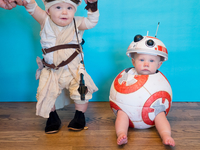 Американка создает для своих дочек невероятные костюмы