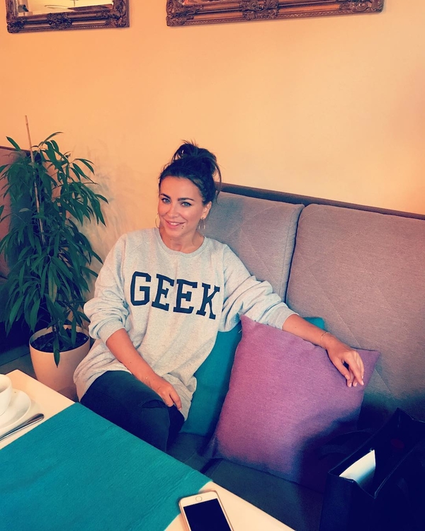 Ани Лорак поделилась снимком в ванне с российским певцом