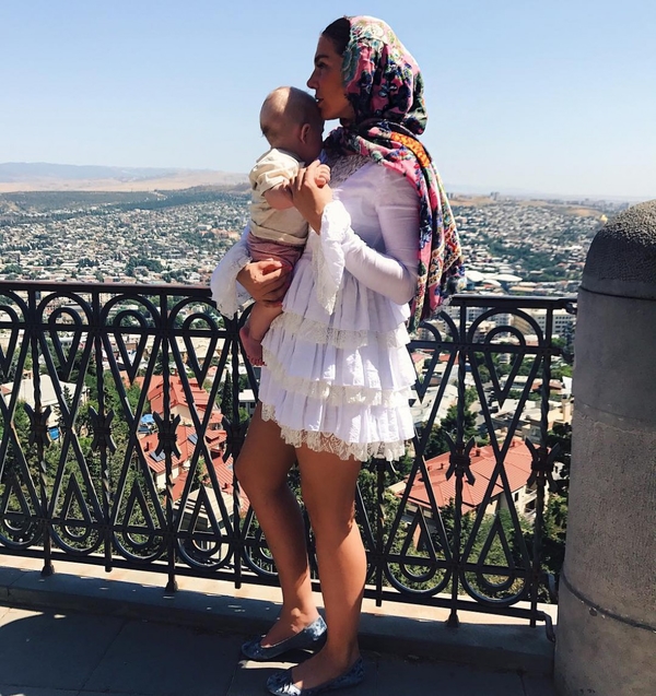 Анна Седокова впервые показала лицо сына