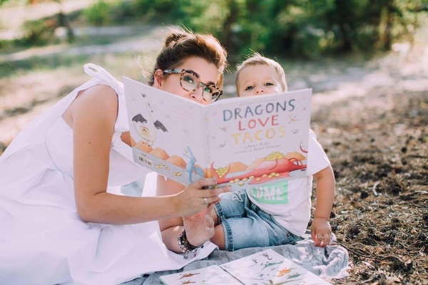 Эксперт назвала 3 правила, как читать с ребенком книжки