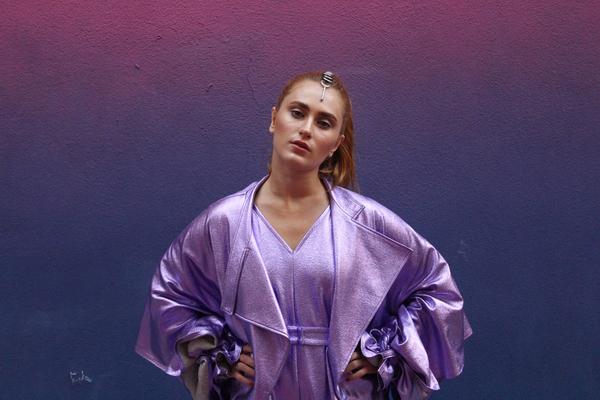 Украинская певица захватила баскетбольную площадку в Париже