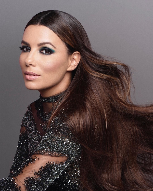 Ева Лонгория похвасталась стильной вышиванкой