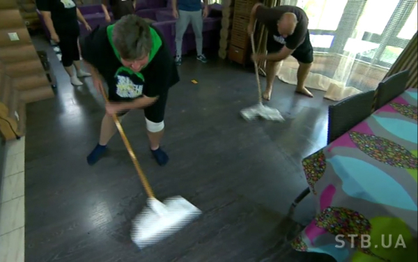 Зважені та щасливі: тренеры проекта провели бытовую тренировку