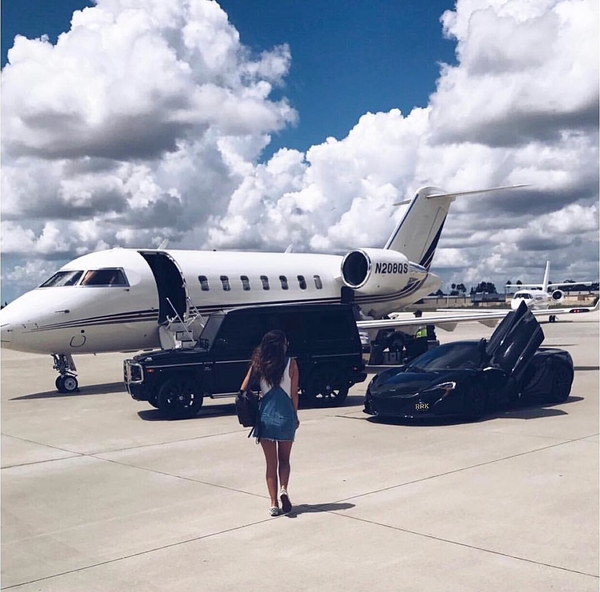 Как произвести впечатление богатого человека с помощью фото