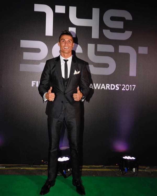 Криштиану Роналду показал, как его старший сын нянчится с братом