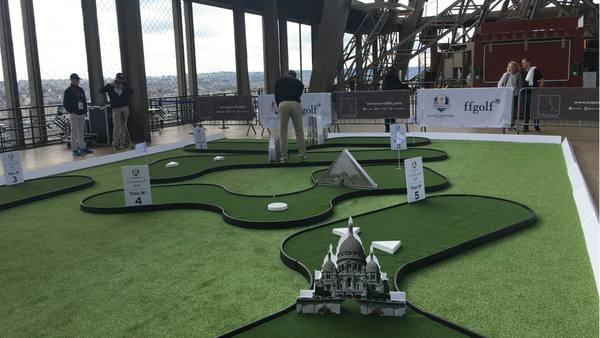 Гольф на высоте: на Эйфелевой башне открылась спортивная площадка