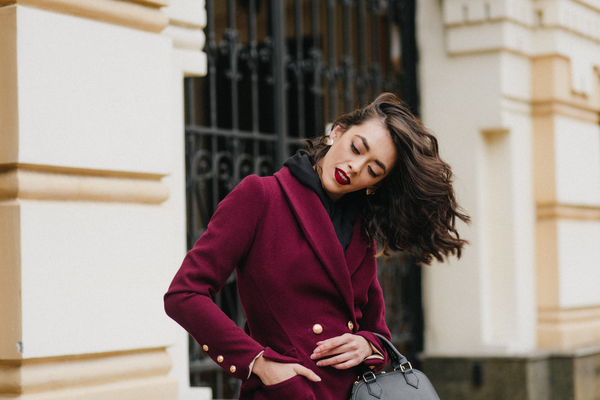 Теплая палитра осени: Herstory представил стильные пальто