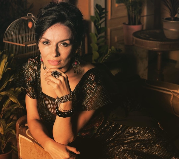 Надежда Мейхер покорила чувственной фотосессией