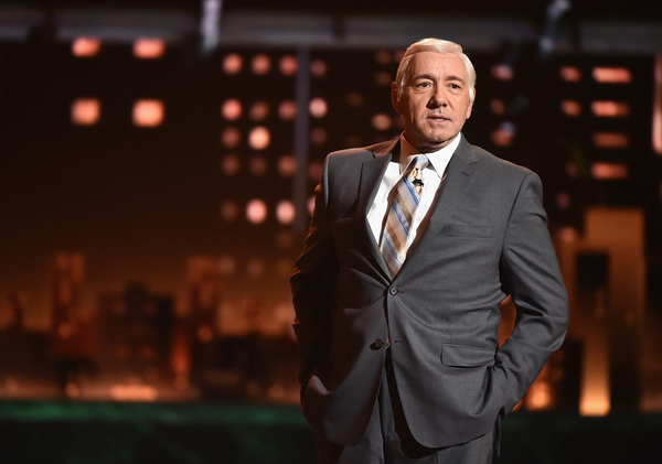 Брат Кевина Спейси раскрыл шокирующие подробности их детства