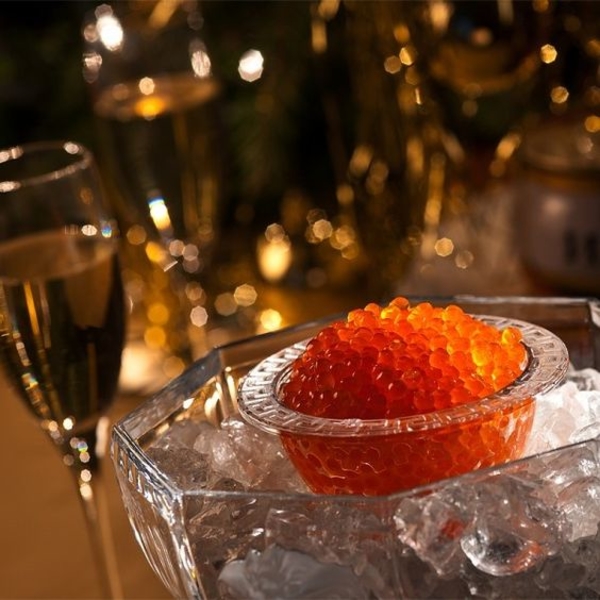 С чем подавать икру в Новый год