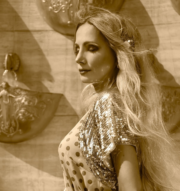 Украинская певица написала песню для арабского миллиардера