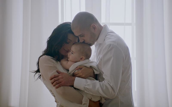 Супруг и дочь Ольги Ракицкой снялись в ее новом клипе