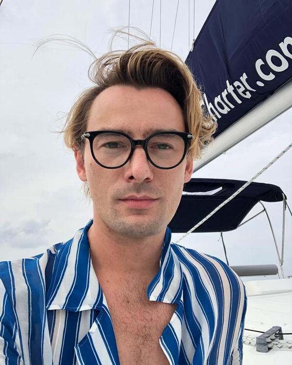 Алан Бадоев празднует свой день рождения в открытом океане