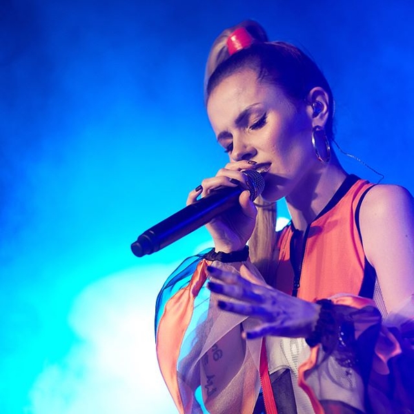 MamaRika показала обручальное кольцо