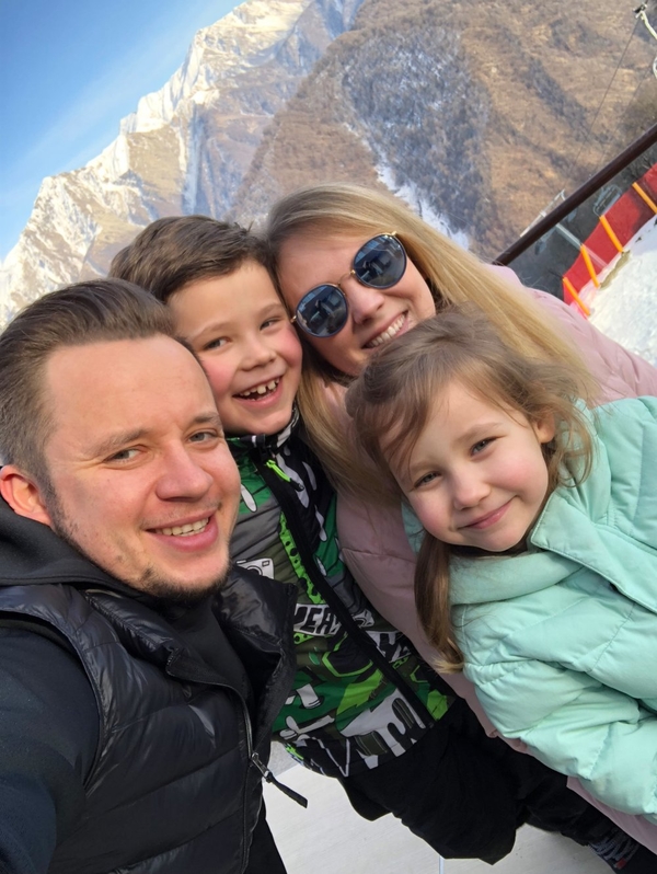 Отдых звезд: Артем Гагарин показал свою семью