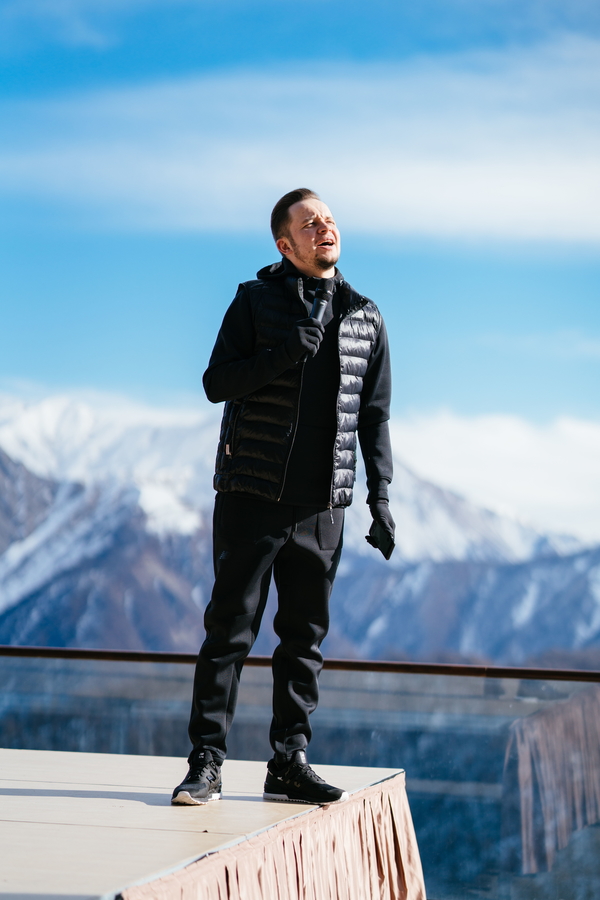 Отдых звезд: Артем Гагарин показал свою семью