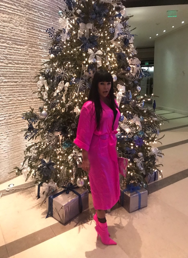 Ассия Ахат встретила Новый год в пустом ресторане