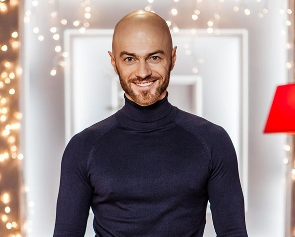 Влад Яма показал красавицу-жену в мини-платье