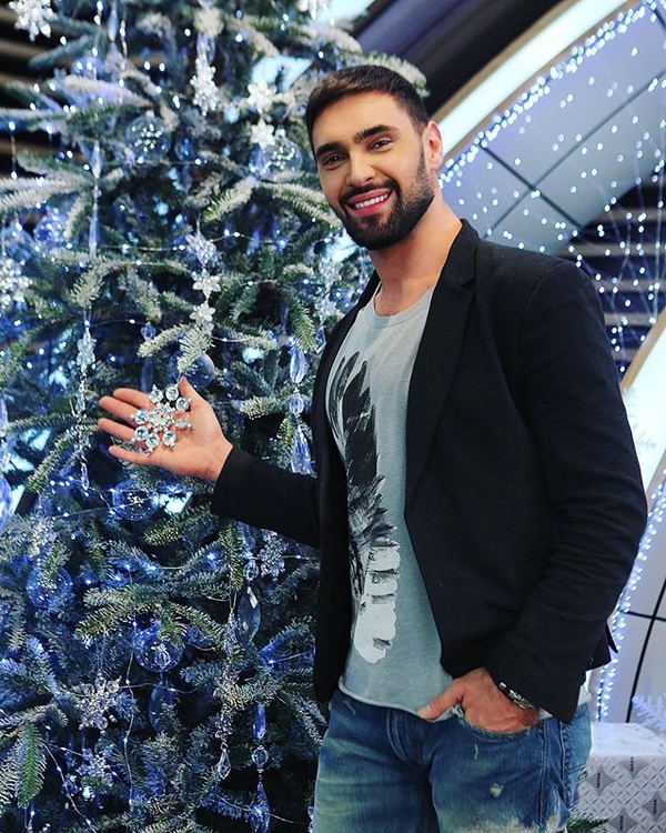 Виталий Козловский поделился пляжным селфи