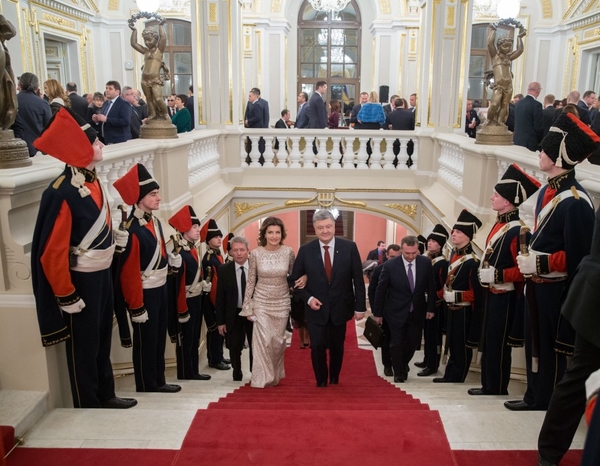 Марина Порошенко в роскошном образе встречала дипломатов в Мариинском дворце