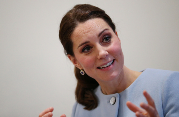 Кейт Миддлтон появилась на публике с округлившимся животиком