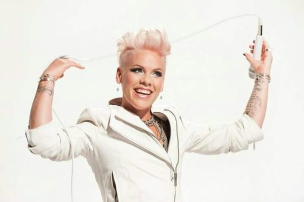 Пинк показала, как выглядела в молодости