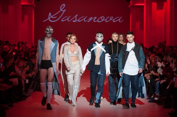 Слава Каминская стала моделью на Ukrainian Fashion Week