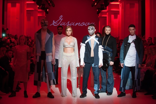 Слава Каминская стала моделью на Ukrainian Fashion Week