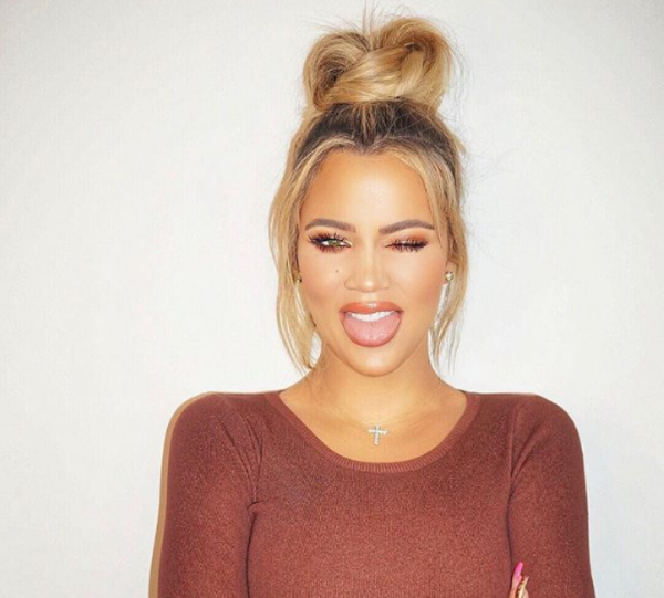 В Сети появилось откровенное фото беременных Кайли Дженнер и Хлои Кардашьян