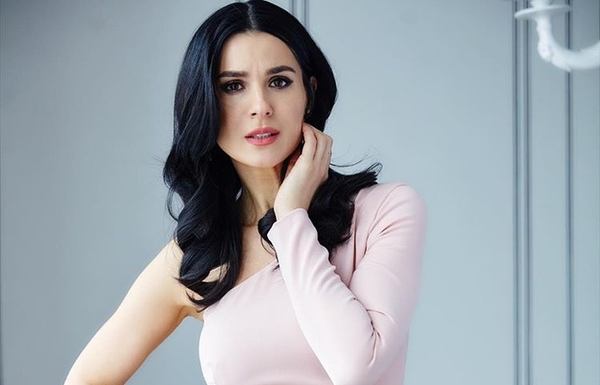 Маша Ефросинина поделилась детской фотографией